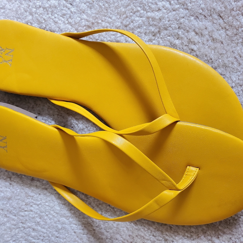 NY&C Flat Flip Flops Thongs Sandals sz 11